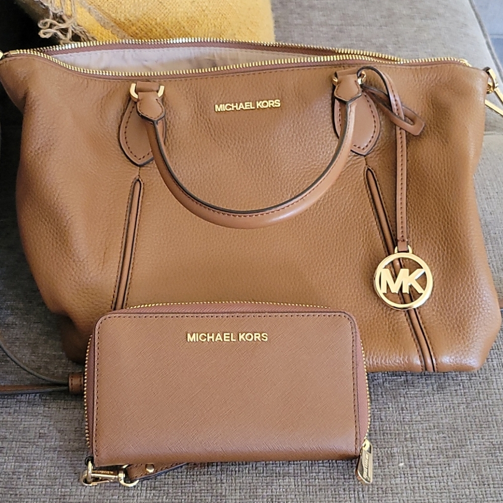 ***SOLD***MICHAEL KORS Lenox large Satchel purse